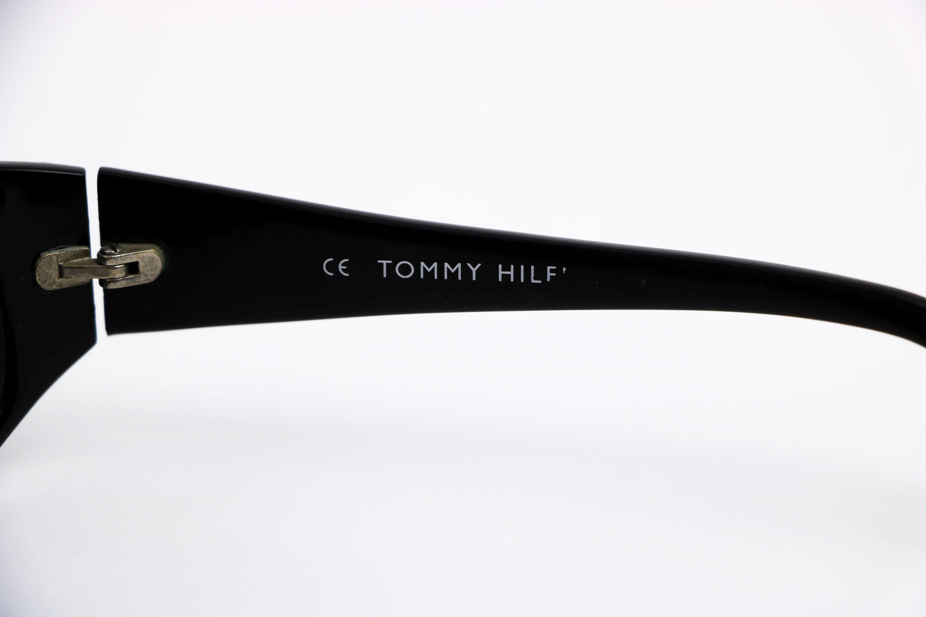 Tommy Hilfiger - TH8085